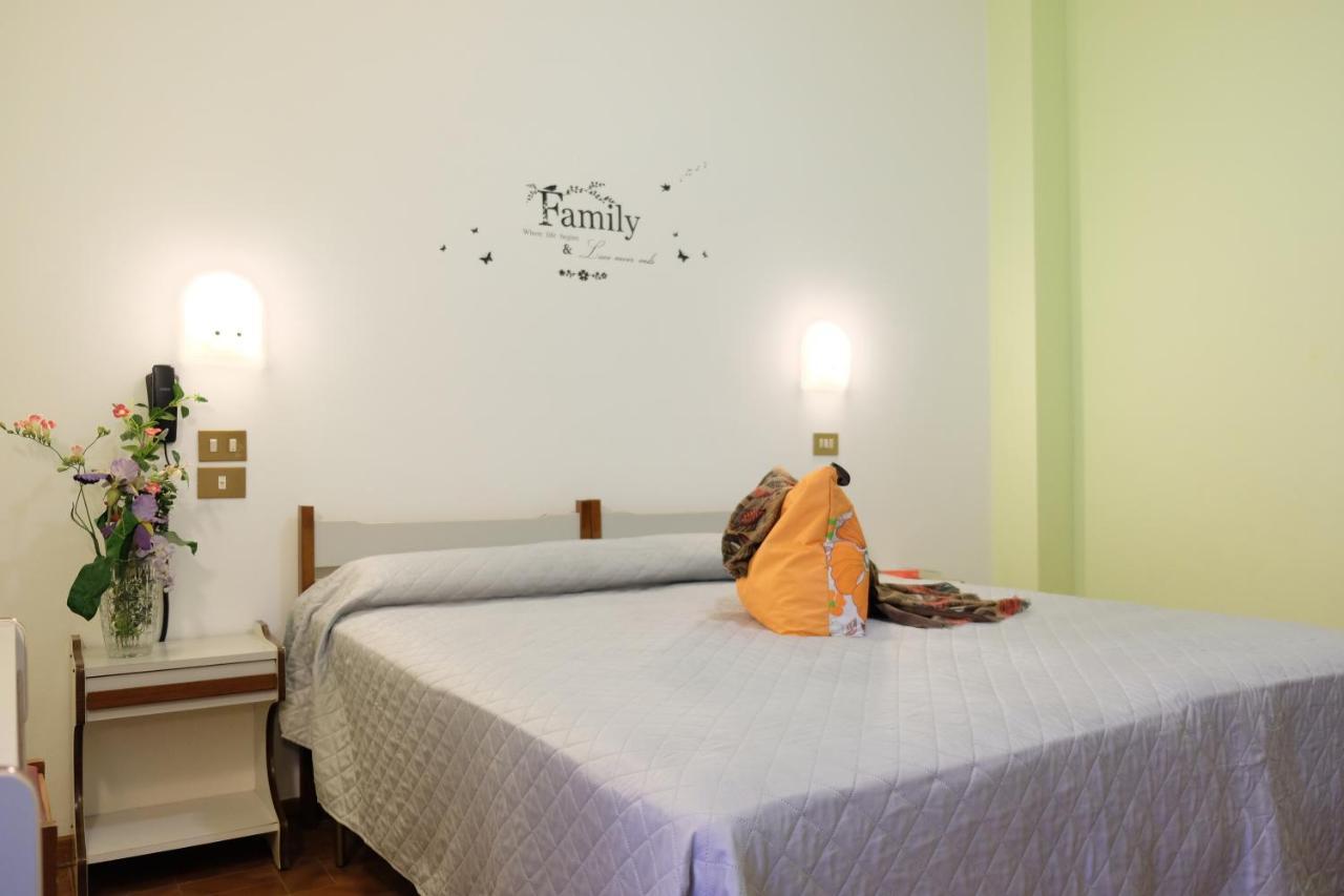Hotel Palazzi Gabicce Mare Esterno foto